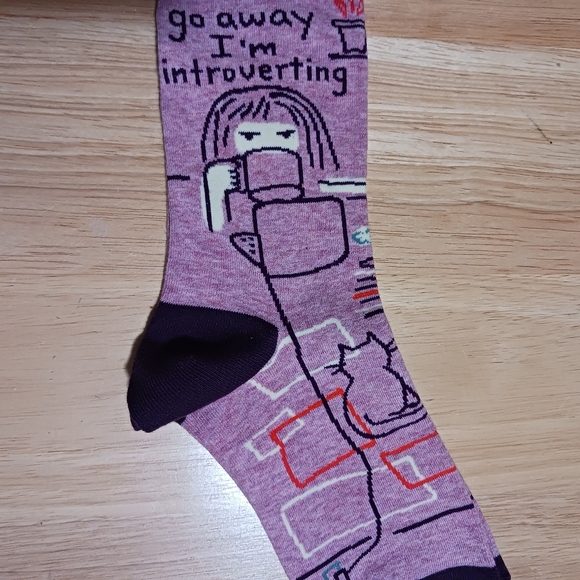 Blue Q Socks Go Away I'm Introverting Women's Crew Neck Shoe Size 5 - 10 - Picture 2 of 6